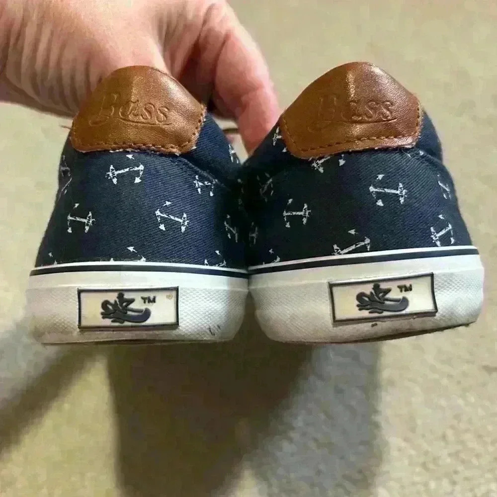 G.H.Bass & Co. navy with white anchors sneakers shoes. Nautical theme. Size 7.5 - Picture 3 of 8